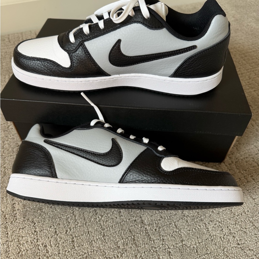 NEW Nike Black and White Sneakers